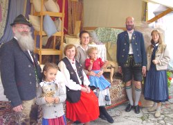 Handwerk, über uns, wir beraten Sie gerne, Betten und Matratzen, Dekorationsstoffe, Tapeten, Fussboden, Parkett, Polstern, Gardinen, Vorhang